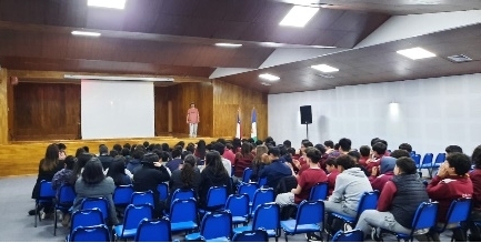 Teatro de sombras con “Moby Dick”